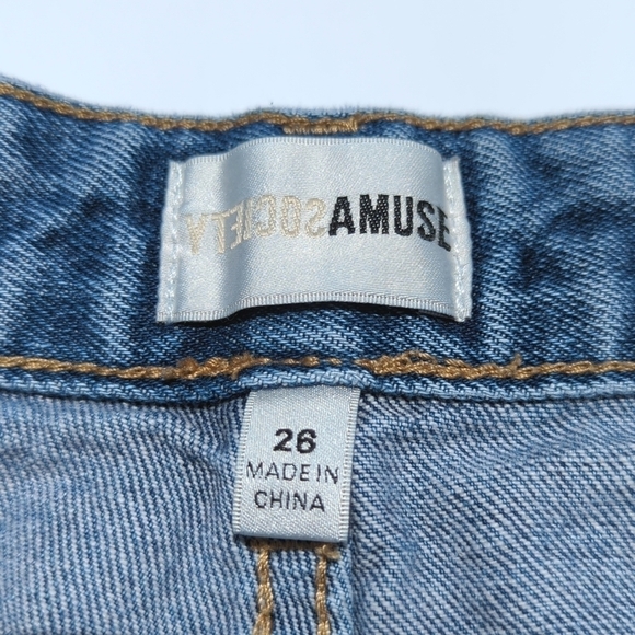 Amuse Society Medium Wash High Waisted Cheeky Raw Hem Button Fly Jean Shorts 26 - Picture 4 of 12